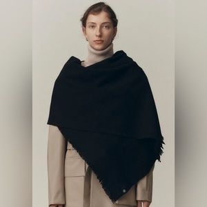 Low Classic 100%wool muffler black